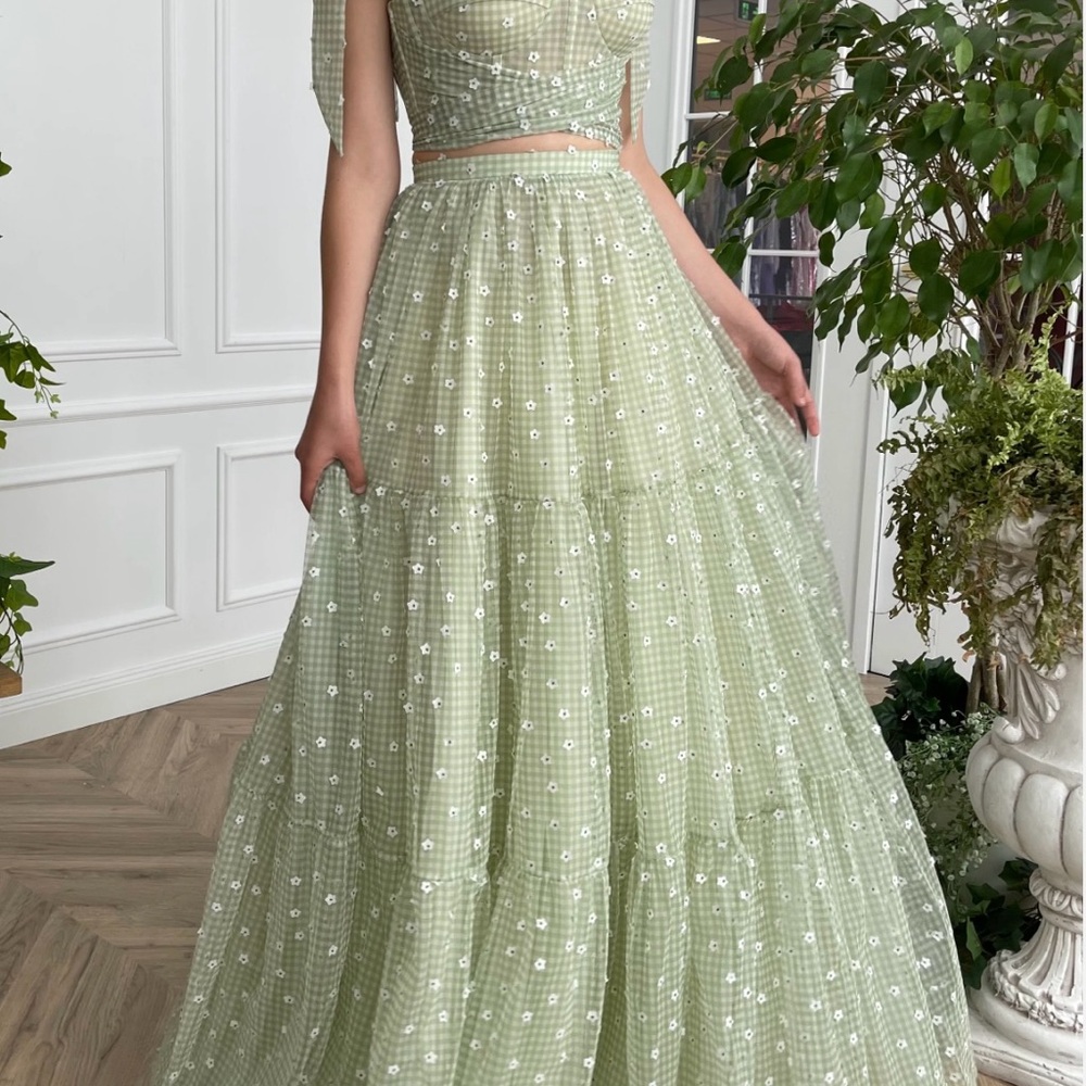 Elegant Green Sleeveless Dress